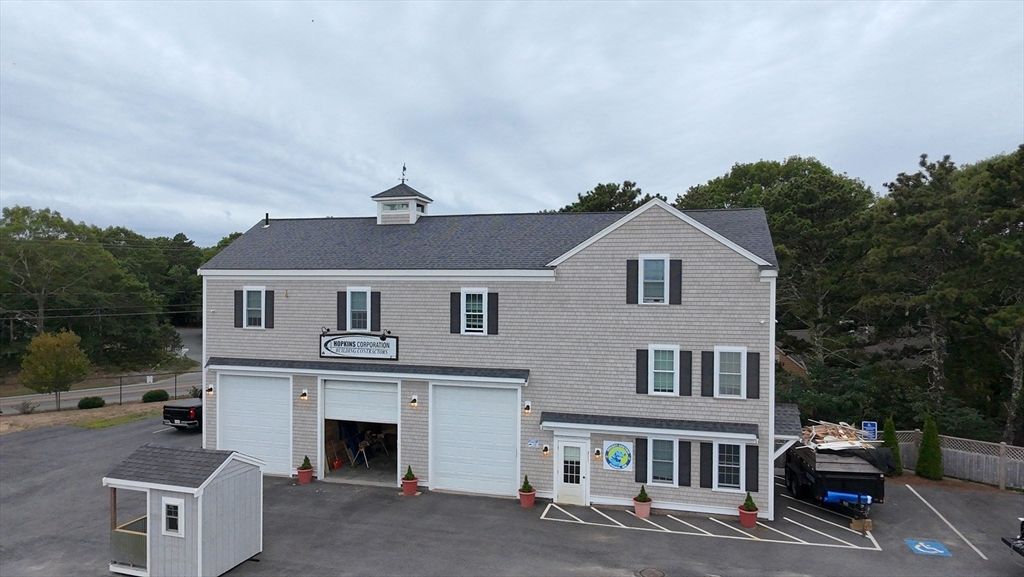 Attached, Exterior, Facade, Rowhouse