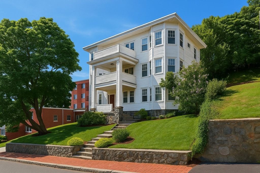 Exterior, Facade, Queen Anne Victorian