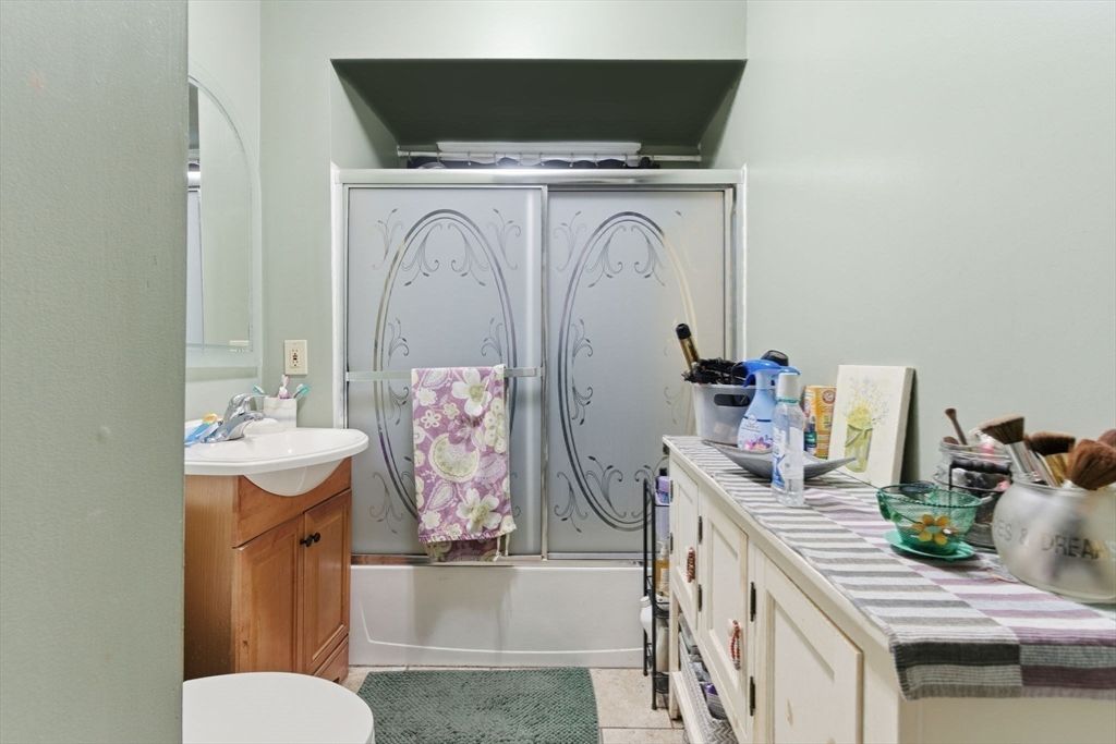 Bathroom, Interior, Tile Countertops