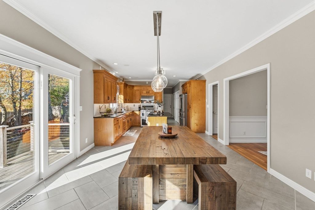 Dining room, Interior, Kitchen, Pendant Lights, Recessed Lighting, Stainless Steel Appliances, Wood Texture Flooring