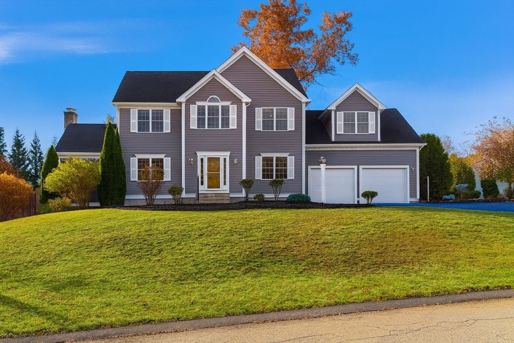 Attached, Exterior, Facade, Farmhouse