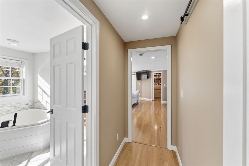 Bathroom, Interior, Recessed Lighting, Wood Texture Flooring