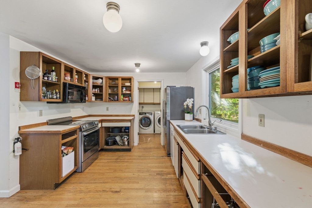 Interior, Kitchen, Washer, Wood Texture Flooring