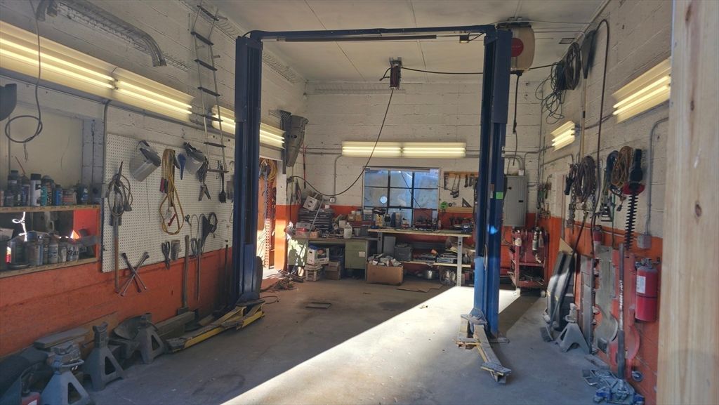 Garage, Interior