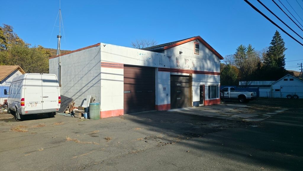 Detached Garage, Exterior