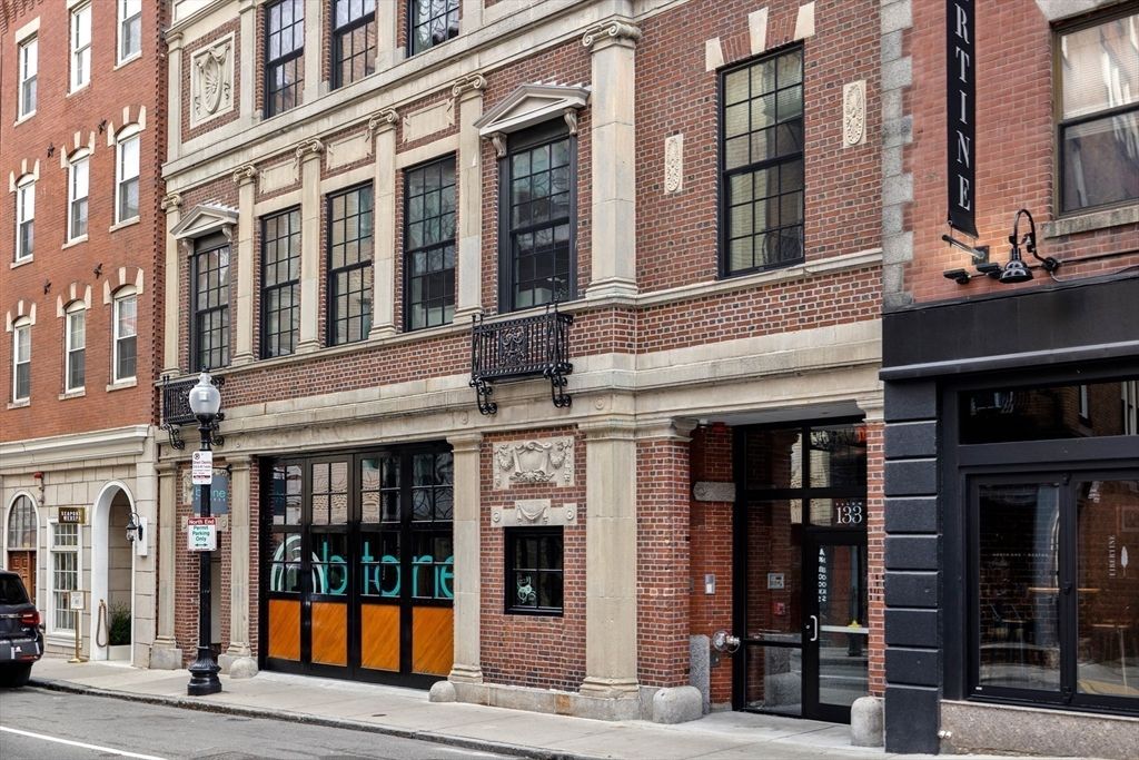 Exterior, Facade, Brick Facade, Rowhouse