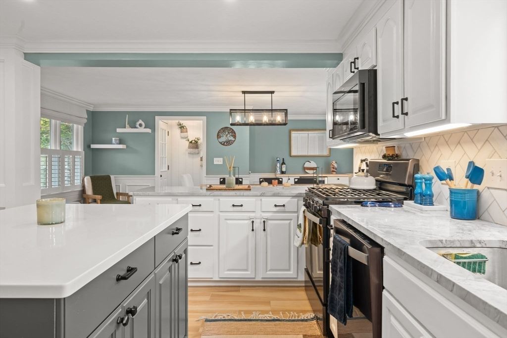 Interior, Kitchen, Pendant Lights, Wood Texture Flooring