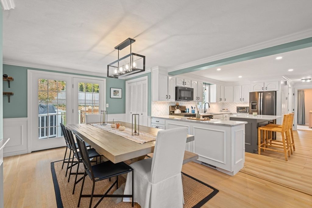 Dining room, Interior, Kitchen, Pendant Lights, Recessed Lighting, Stainless Steel Appliances, Wood Texture Flooring