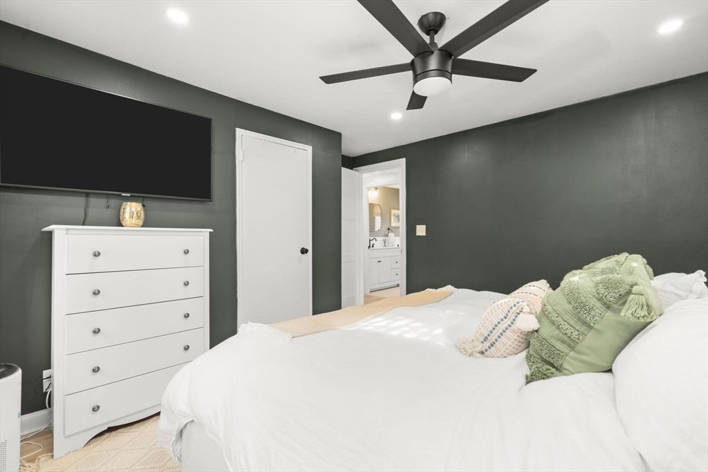 Bedroom, Interior, Recessed Lighting