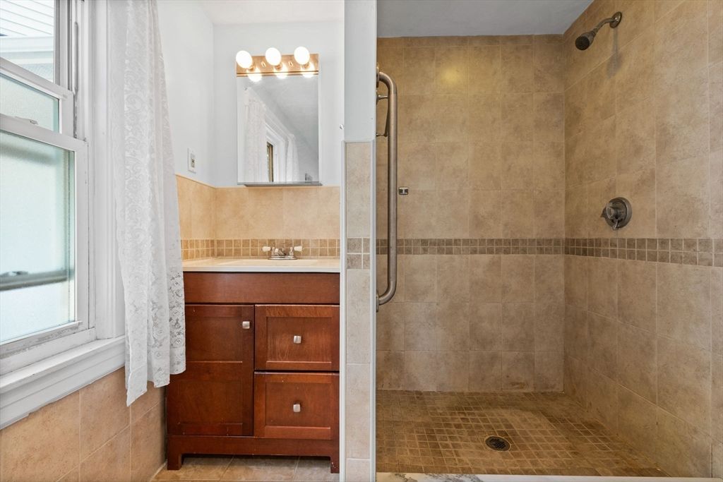 Bathroom, Interior, Tile Countertops