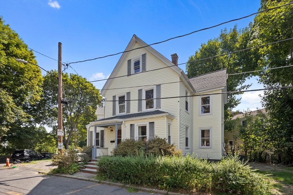 Exterior, Facade, Queen Anne Victorian