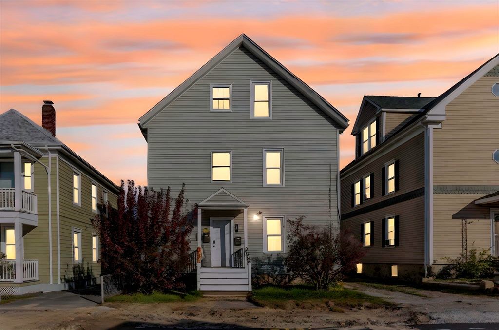 Exterior, Facade, Queen Anne Victorian