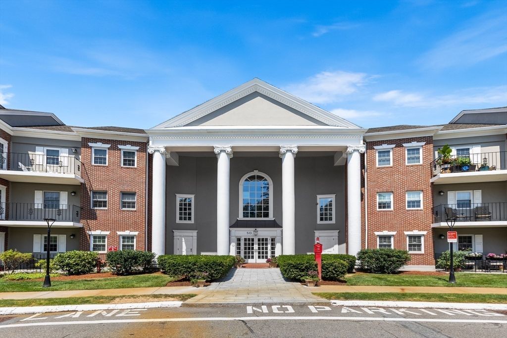 Exterior, Facade, Brick Facade, Georgian