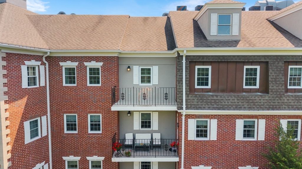 Exterior, Facade, Brick Facade, Rowhouse