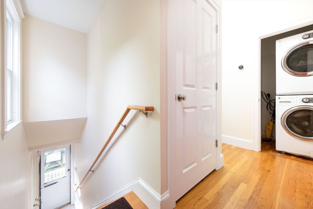 Interior, Utility Closets, Washer, Wood Texture Flooring