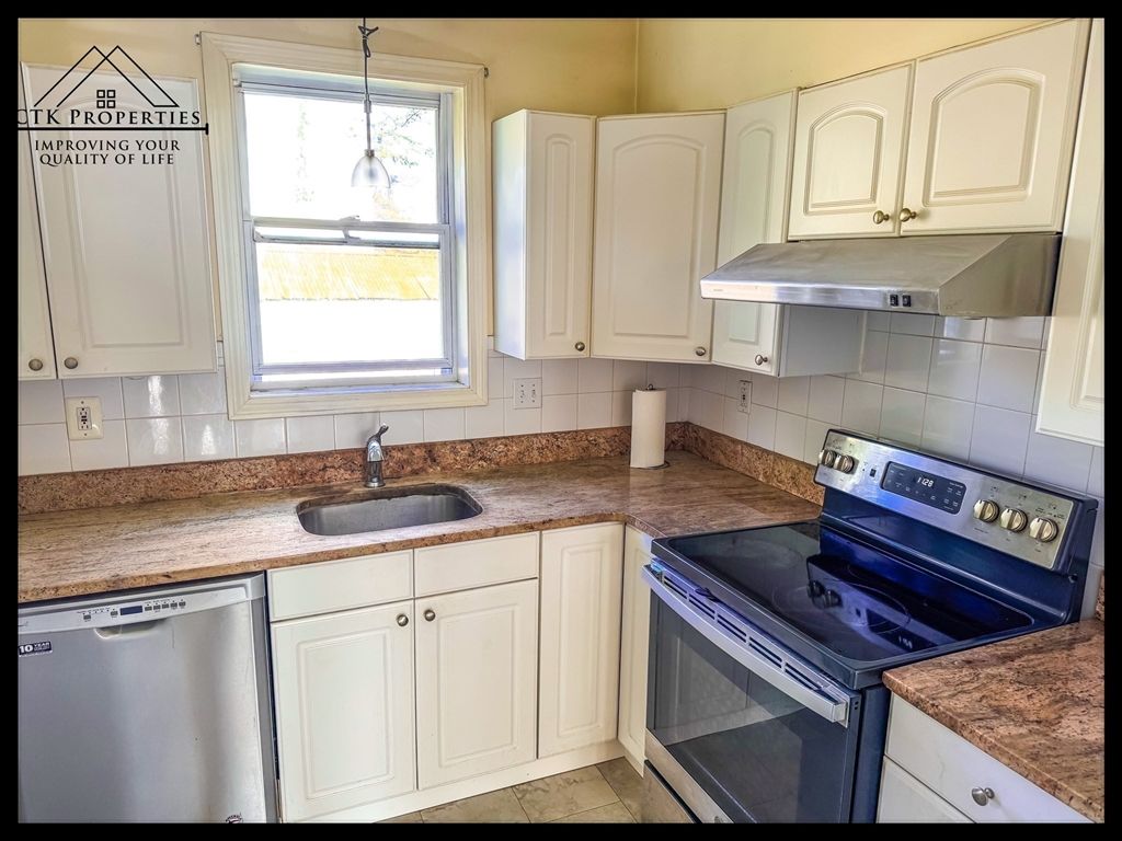 Interior, Kitchen, Pendant Lights, Stainless Steel Appliances