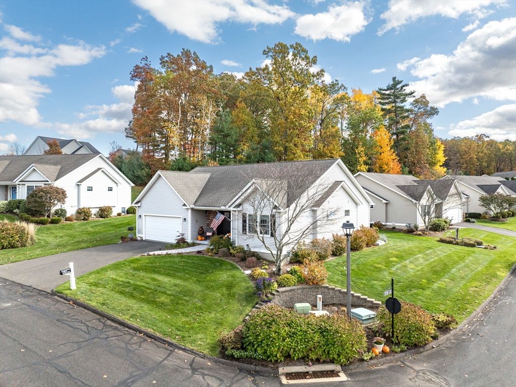 Attached, Exterior, Facade, Cape Cod