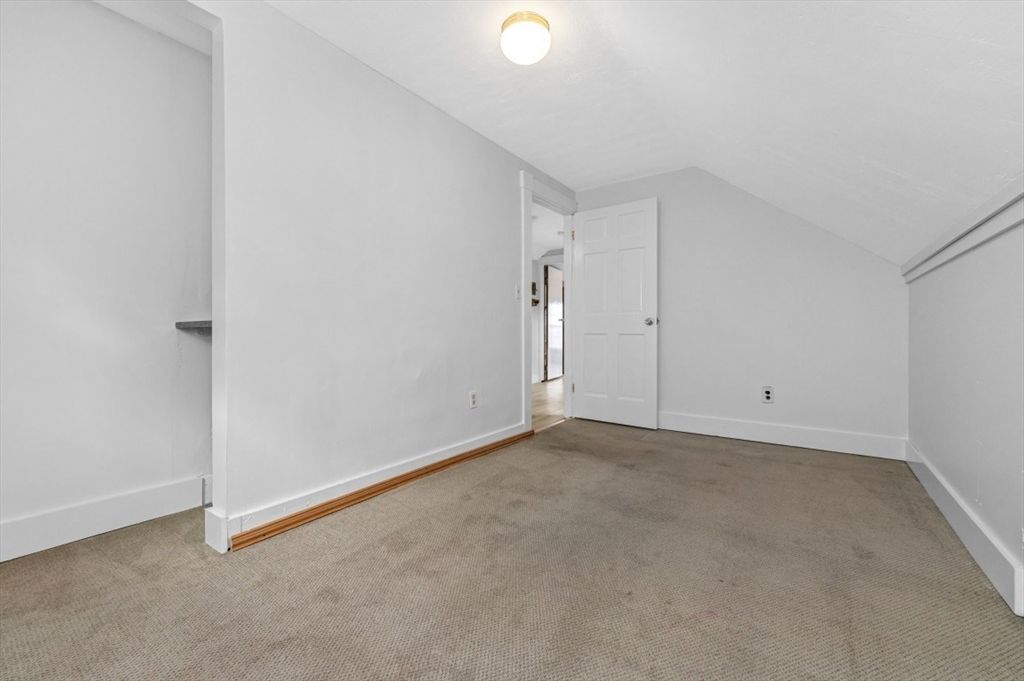 Empty room, Interior