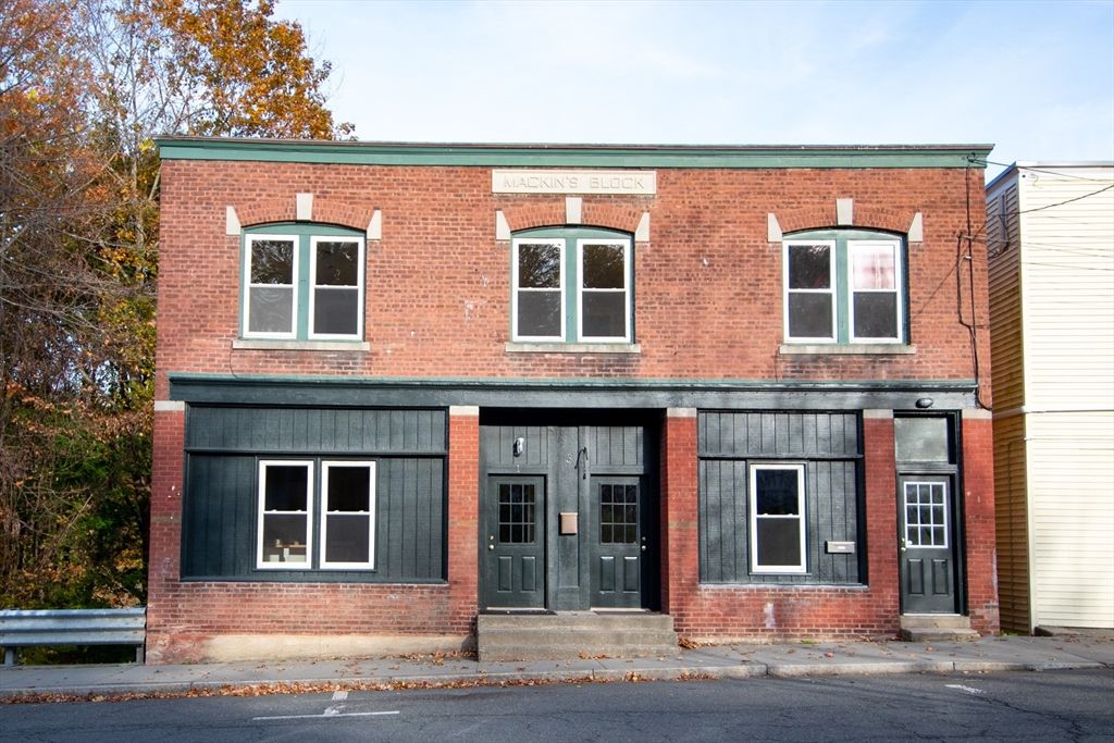 Exterior, Facade, Brick Facade, Georgian