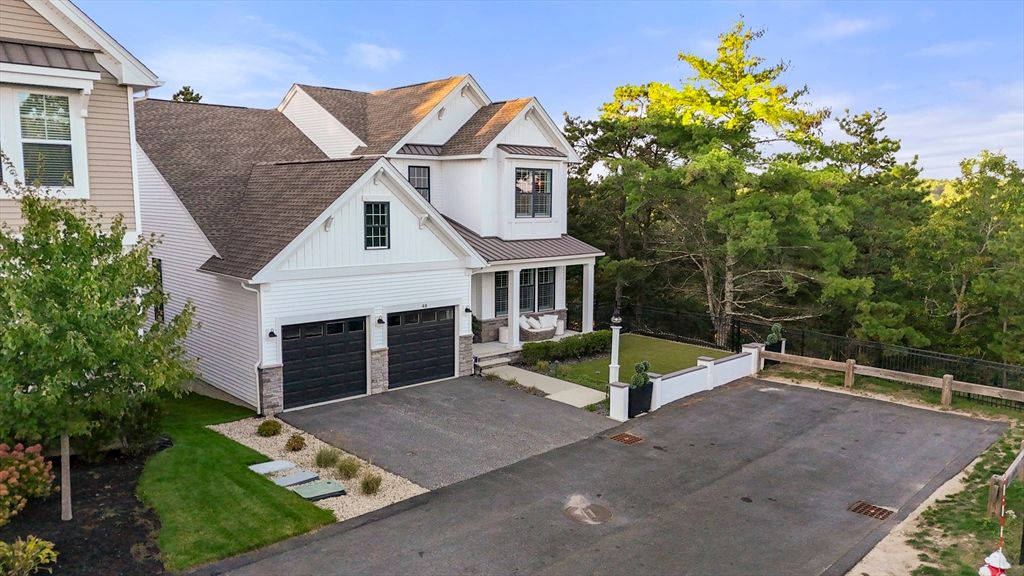 Attached, Exterior, Facade, Farmhouse