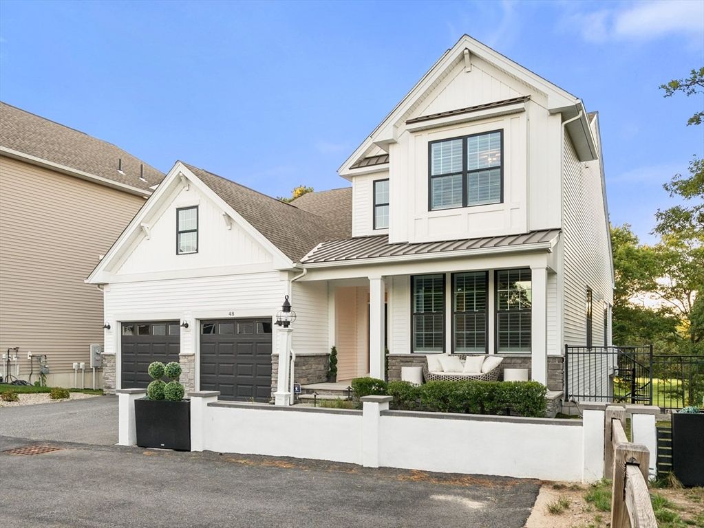 Attached, Exterior, Facade, Farmhouse