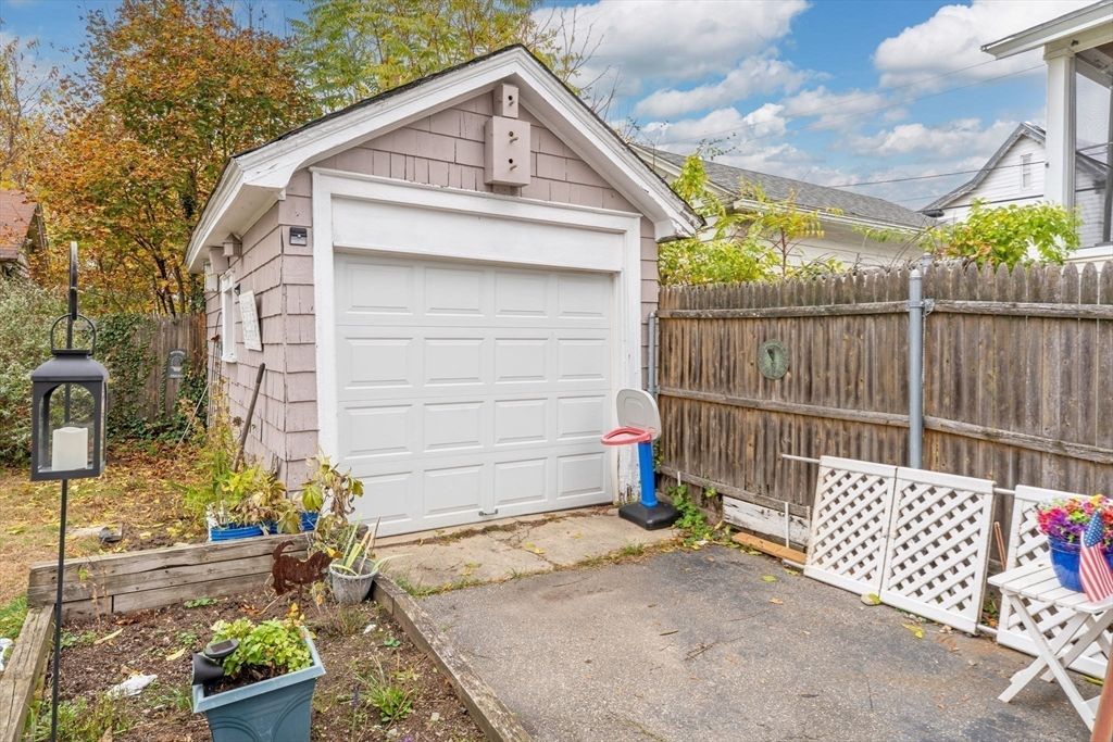 Detached Garage, Exterior