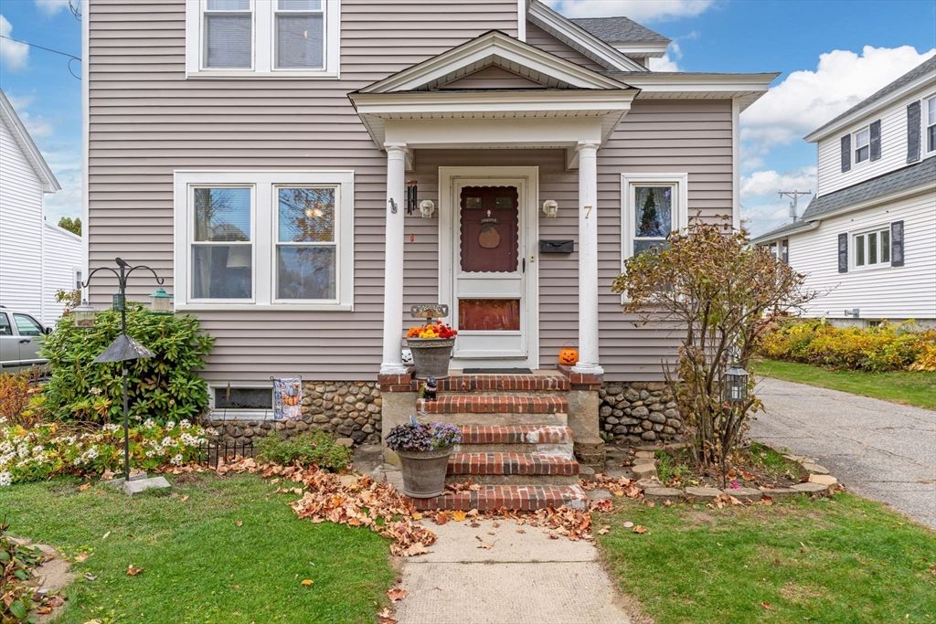 Exterior, Facade, Queen Anne Victorian