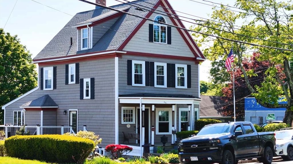 Exterior, Facade, Queen Anne Victorian