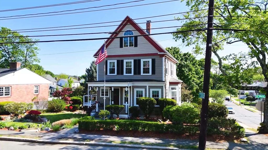 Exterior, Facade, Queen Anne Victorian