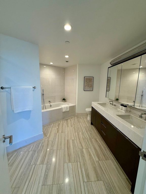 Bathroom, Dual Sink Vanities, Interior, Recessed Lighting