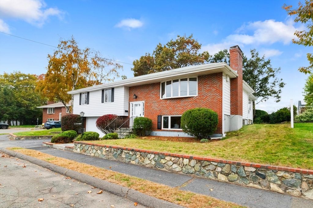 Exterior, Facade, Brick Facade, Raised Ranch