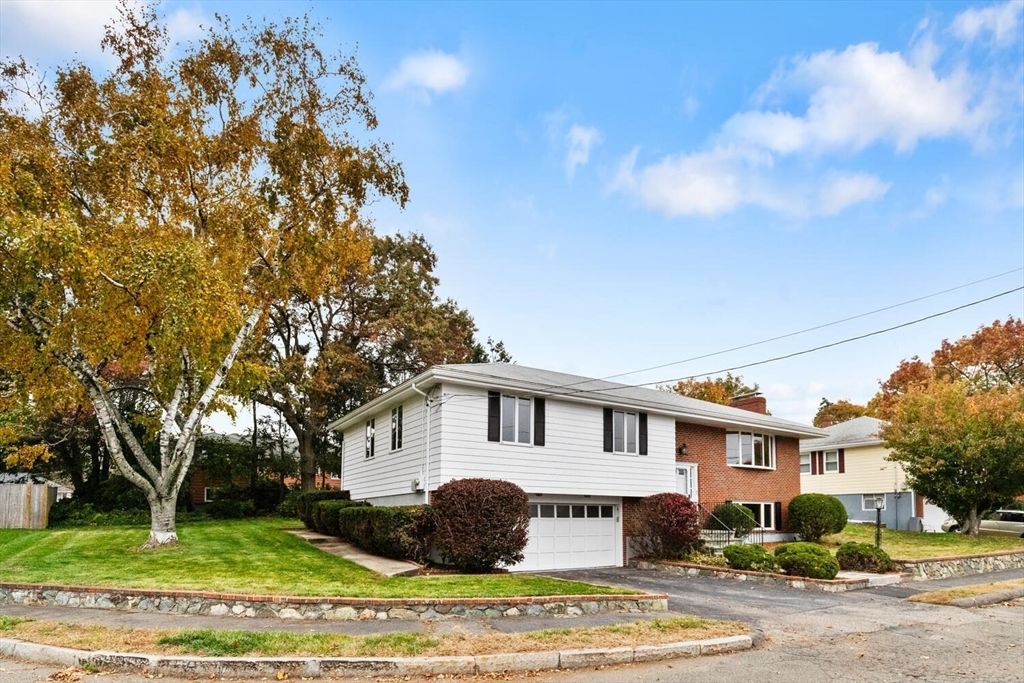 Attached, Exterior, Facade, Brick Facade, Raised Ranch