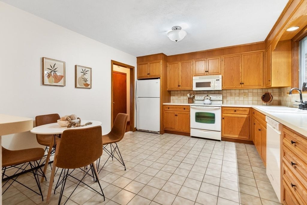 Dining room, Interior, Kitchen, Recessed Lighting