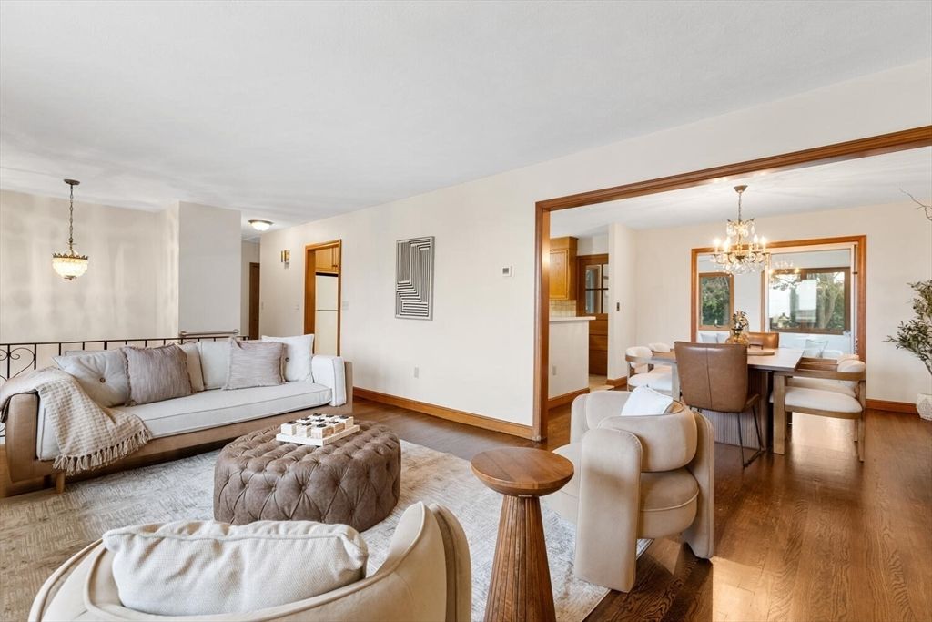 Chandelier, Dining room, Interior, Living room, Pendant Lights, Wood Texture Flooring