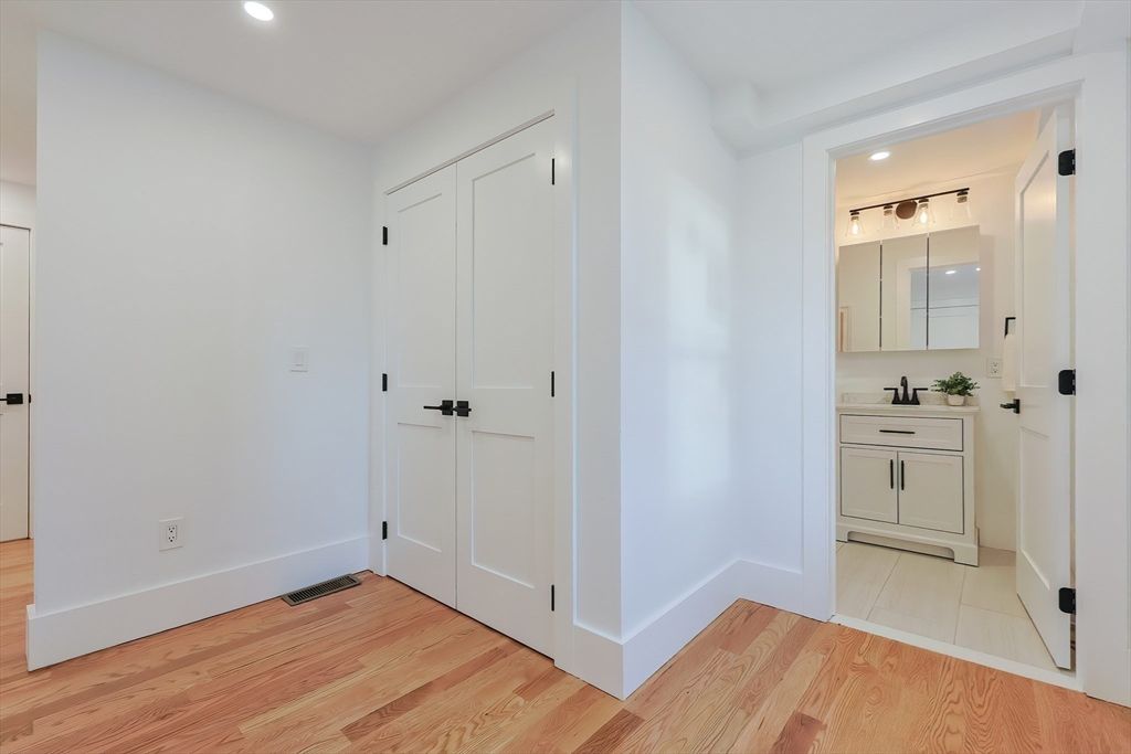 Bathroom, Interior, Recessed Lighting, Wood Texture Flooring
