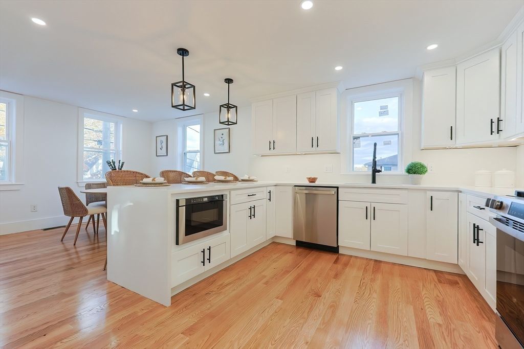 Dining room, Interior, Kitchen, Pendant Lights, Recessed Lighting, Stainless Steel Appliances, Wood Texture Flooring