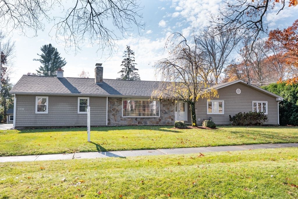 Backyard, Exterior, Facade, Ranch