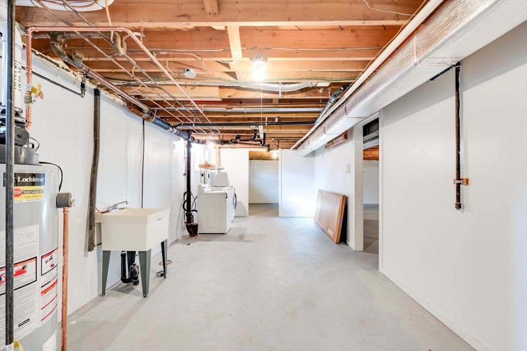 Interior, Washer, Wooden Beams