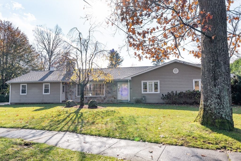 Backyard, Exterior, Facade, Ranch