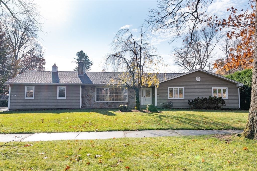 Backyard, Exterior, Facade, Ranch