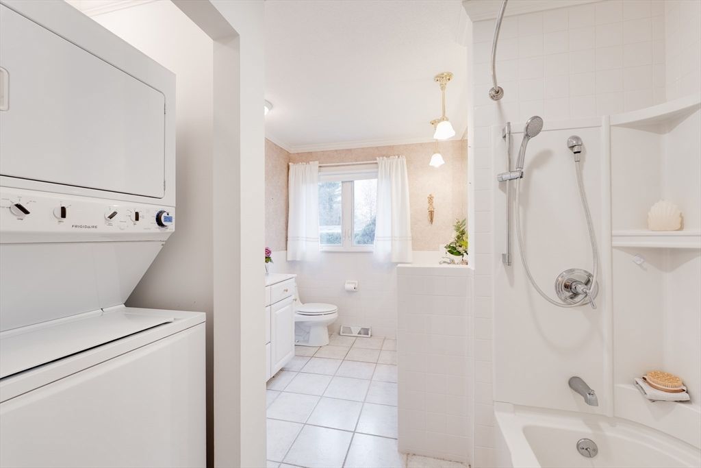 Bathroom, Interior, Utility Closets, Washer