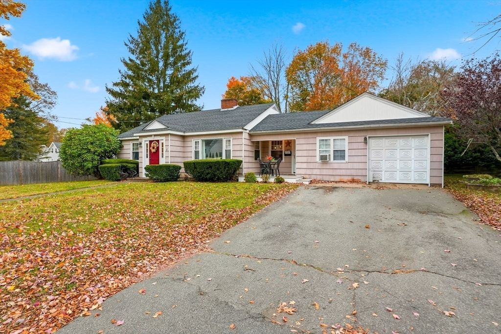 Backyard, Exterior, Facade, Ranch