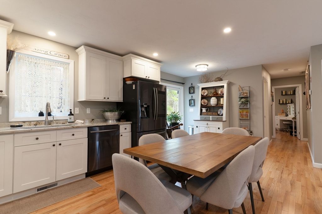 Dining room, Interior, Kitchen, Recessed Lighting, Wood Texture Flooring