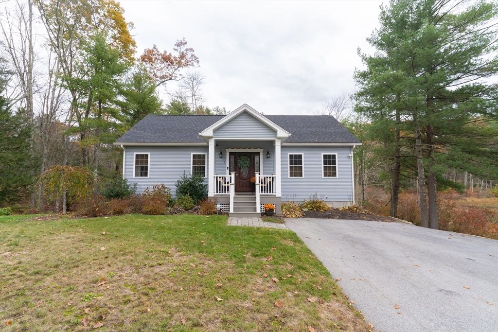 Backyard, Exterior, Facade, Cape Cod