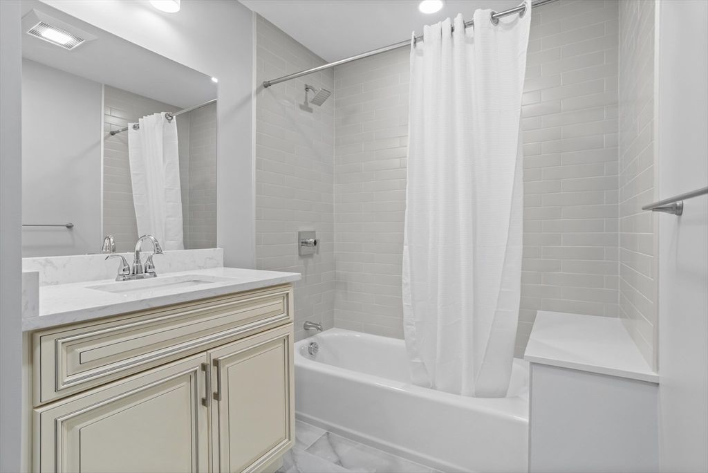 Bathroom, Interior, Recessed Lighting