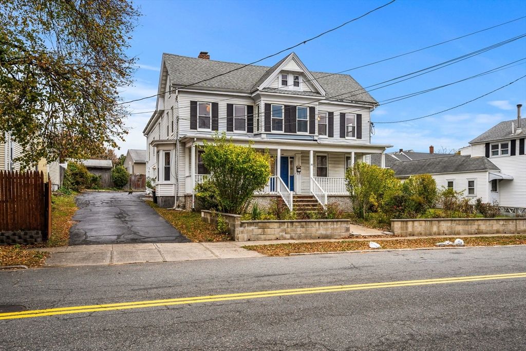 Exterior, Facade, Queen Anne Victorian