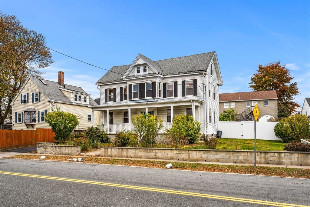 Exterior, Facade, Queen Anne Victorian