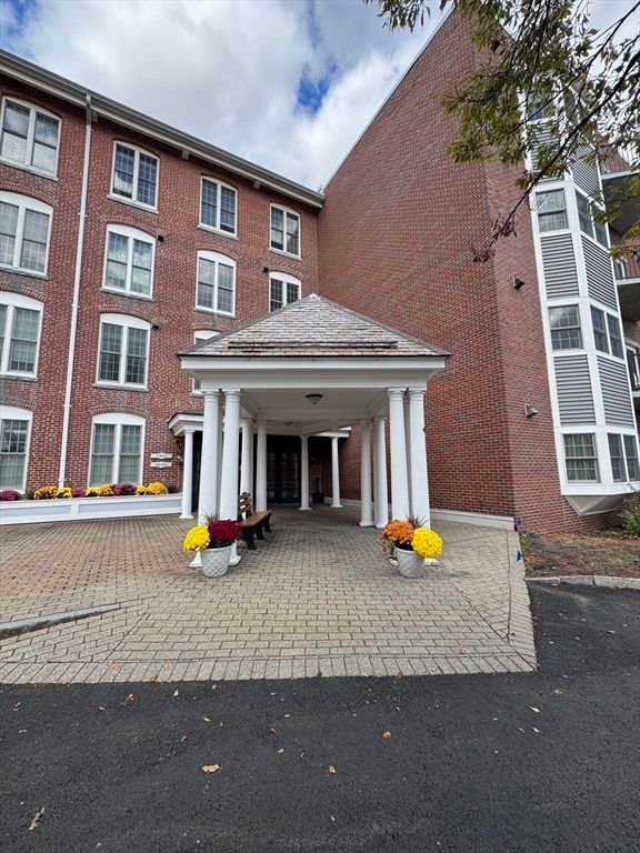 Exterior, Facade, Brick Facade, Rowhouse