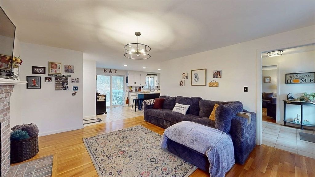 Chandelier, Interior, Kitchen, Living room, Pendant Lights, Recessed Lighting, Wood Texture Flooring