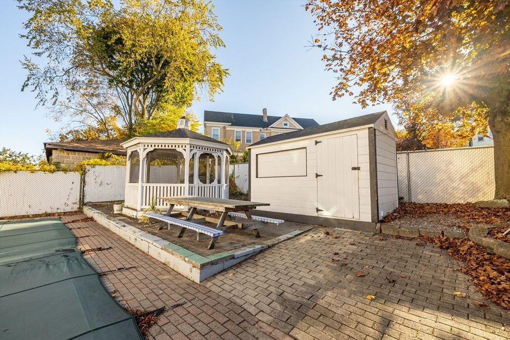 Detached Garage, Exterior